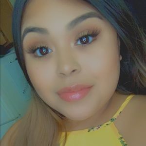 Meet your Posher, Rebeca